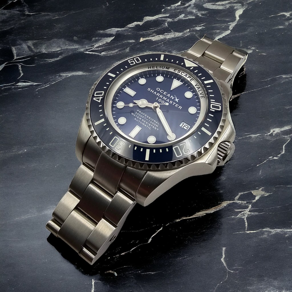 La OceanX Sharkmaster 1000 vous présente ses hommages&nbsp;!